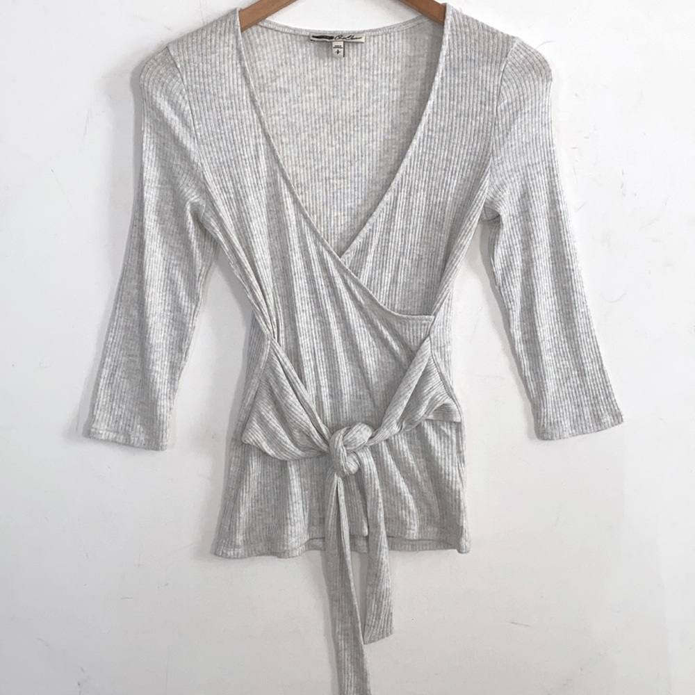(A13) Express One Eleven Womens Top Gray V-Neck Knot Twist Front Ribbed, Size S - Picture 2 of 8